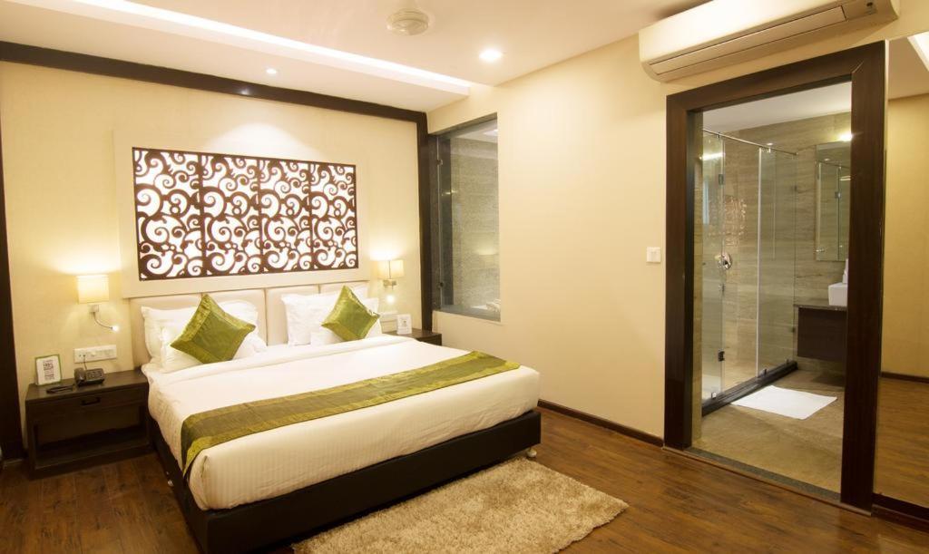 Kc Manor Hotel Jamshedpur Buitenkant foto