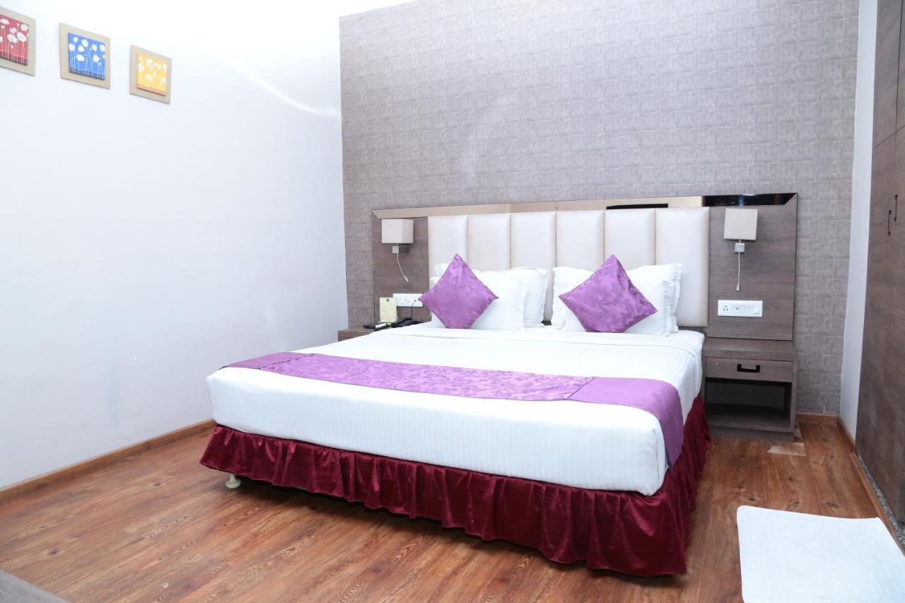 Kc Manor Hotel Jamshedpur Buitenkant foto