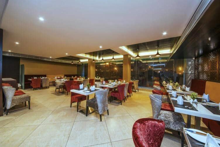 Kc Manor Hotel Jamshedpur Buitenkant foto