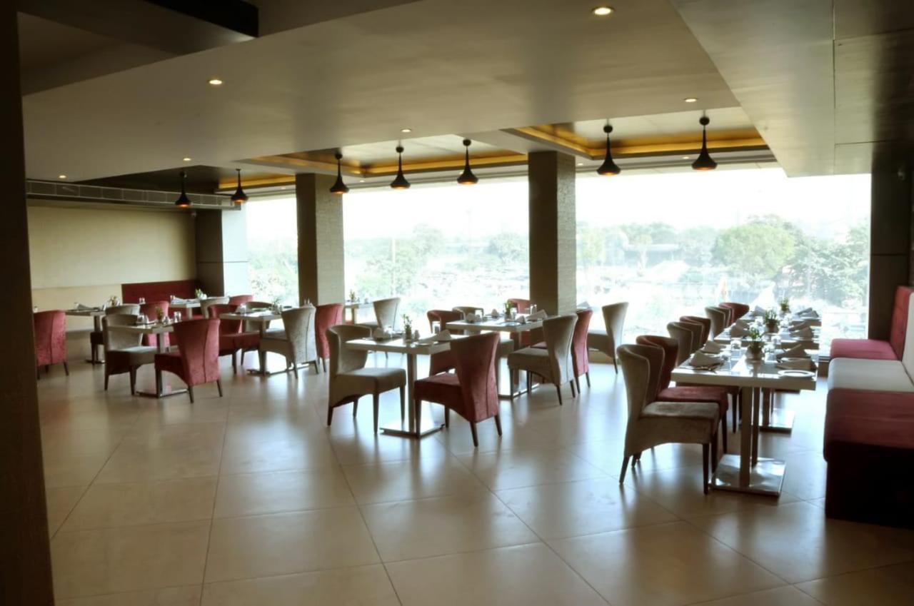 Kc Manor Hotel Jamshedpur Buitenkant foto