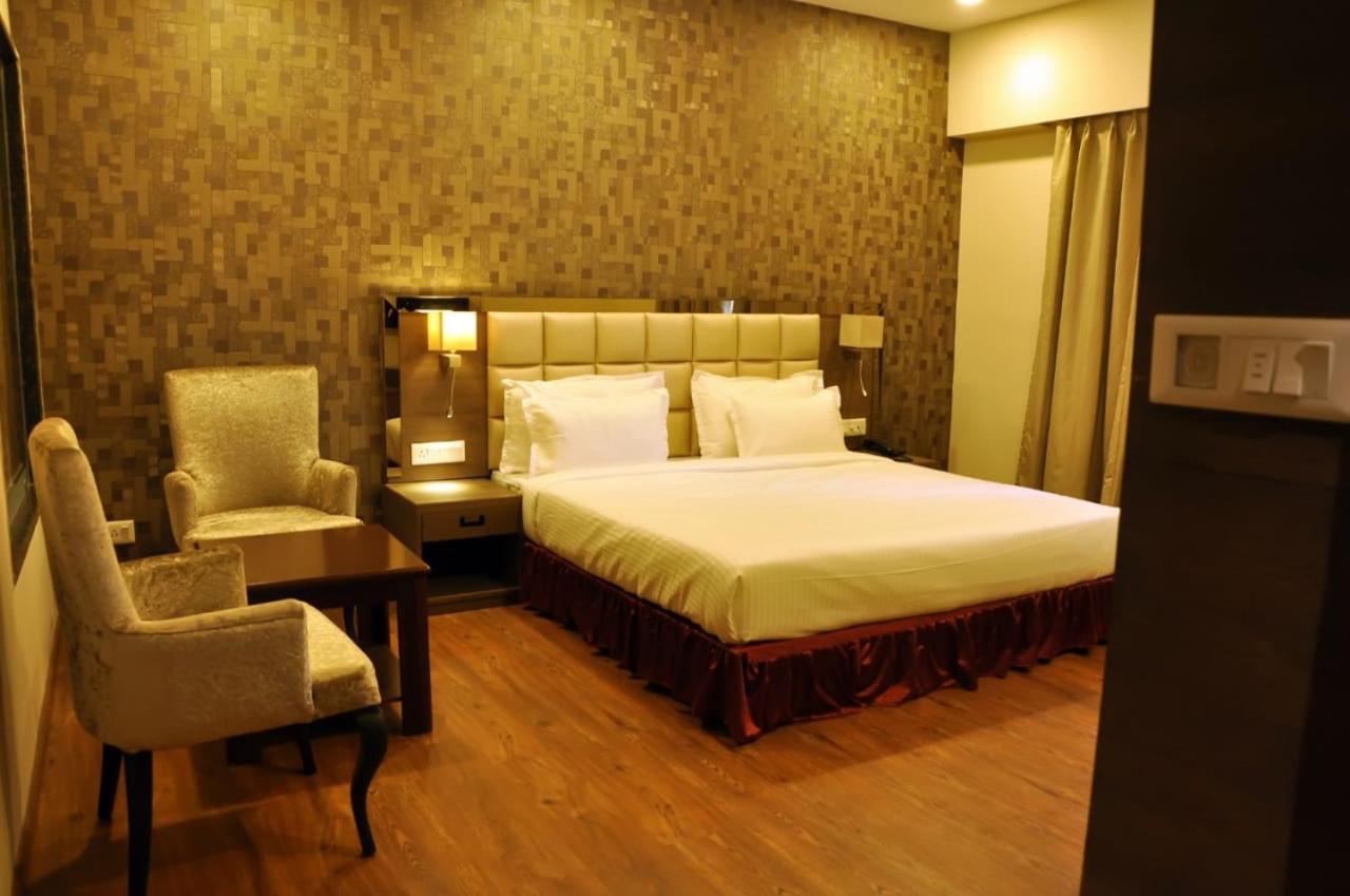 Kc Manor Hotel Jamshedpur Buitenkant foto
